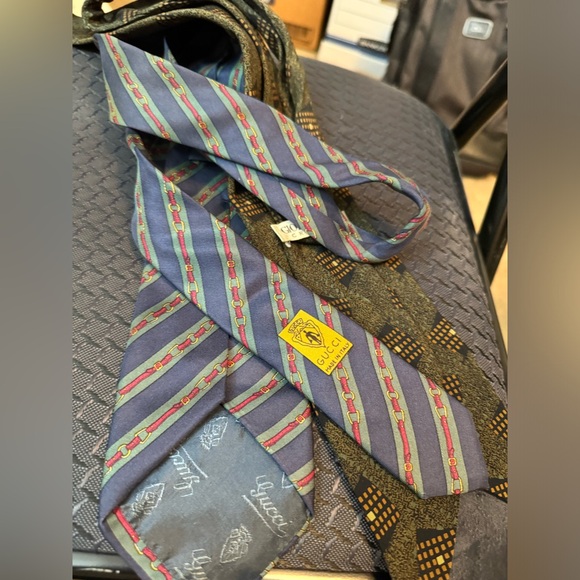 Mens Ties (Gucci and Giorgio Armani) - Picture 2 of 8